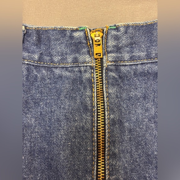 LEE JUNIOR’S VINTAGE DARK WASH DENIM SKIRT FRINT ZIPPER MADE IN USA
SIZE 13 - Picture 7 of 10